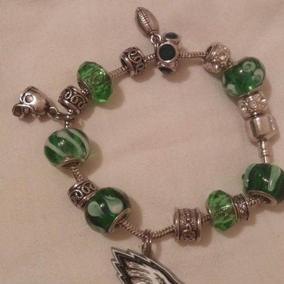 Bracelets - Picture 3 of 7